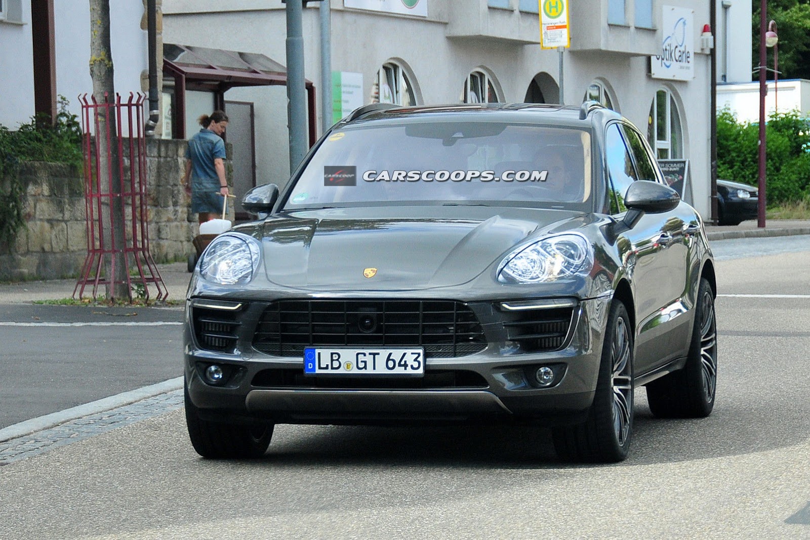 [New-Porsche-Macan-1Carscoops%255B6%255D.jpg]