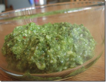 easy homemade pesto (1)