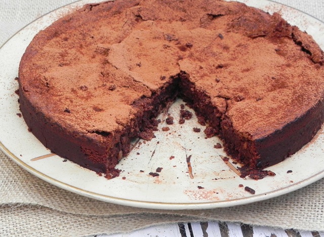 [chocolate-and-chestnut-cake-torta-al-cioccolato-e-le-castagne-2%255B3%255D.jpg]