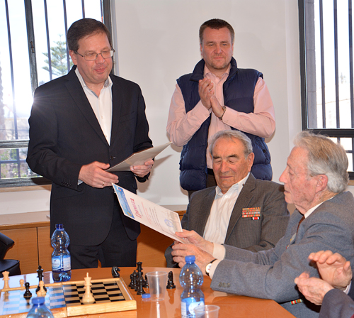 ШАХМАТЫ в честь 70-летия Победы: ветераны играют со школьниками шахматной секции. Тренер Любовь Абрамовна Матаева (Фридберг) 23 2015-03-25.jpg