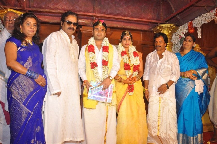 [jyothi-krishna-and-aishwarya-wedding-pics%255B4%255D.jpg]