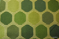 Tkanina ozdobna w geometryczne wzory. Na zasłony, poduszki, narzuty, dekoracje. Zielona.