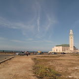 La Mosquée Hassan II, perchée sur la corniche de Casablanca, au bord dela Mediterranée