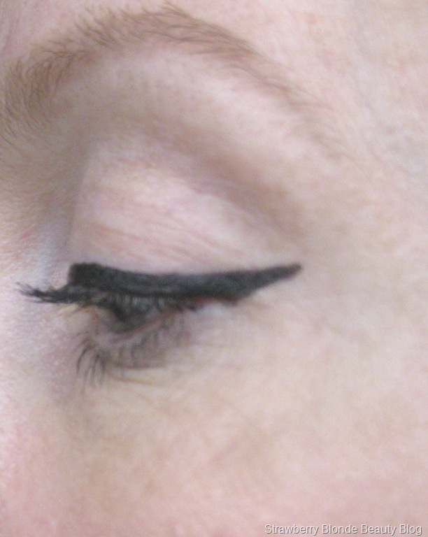 [NYX_The_Curve_Liquid_Liner_review%2520%252811%2529%255B7%255D.jpg]