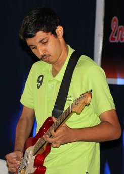 Samar impersonating a guitarist sucessfully Samar impersonating a guitarist sucessfully