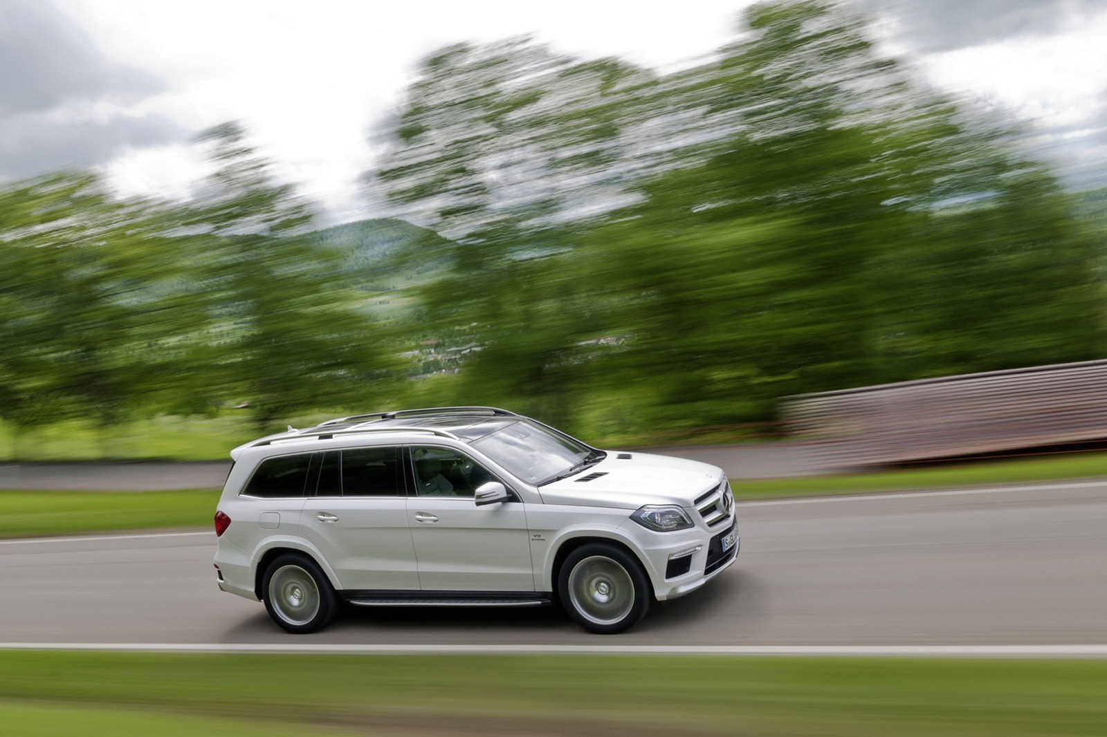 2013-Mercedes-GL-63-AMG-6[2].jpg