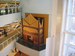 A giant pipe organ in the Toyosu LaLaport Mall