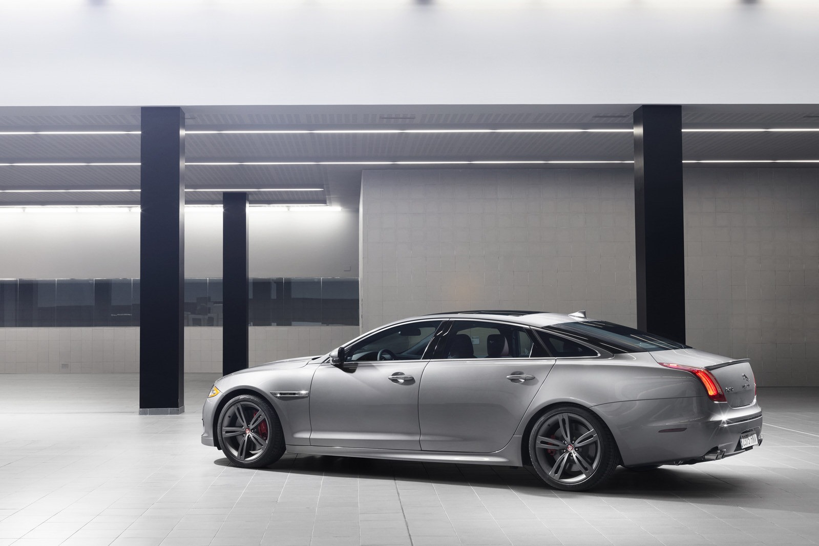 [2014-Jaguar-XJR-2%255B2%255D.jpg]