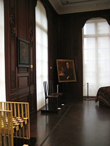 What amazing floor to ceiling windows!