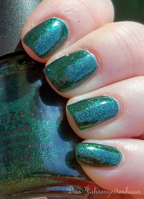 China Glaze Glittering Garland 4