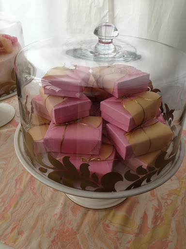 DIY favor boxes, from the cover of Weddings' summer 2013 issue, in Lisbon gold cake stand (Martha Stewart for Macy's) DIY favor boxes, from the cover of Weddings' summer 2013 issue, in Lisbon gold cake stand (Martha Stewart for Macy's)
