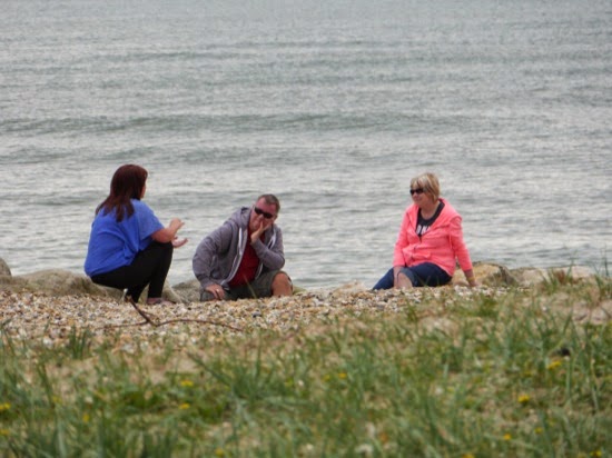 P1140162.jpg Chatting on the beach...