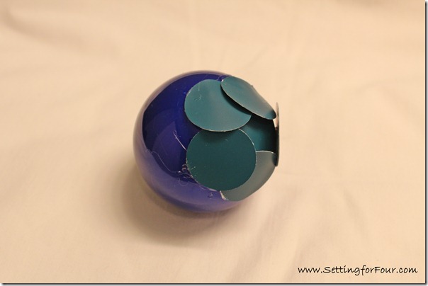 DIY Ombre Christmas Ornament from Setting for Four #Christmas #DIY #Tutorial #Ombre #Ornament