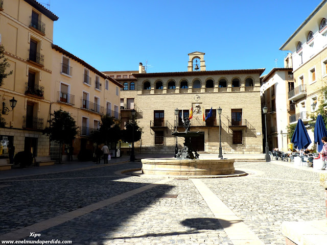 Plaza-ayuntamiento-de-Borja.JPG