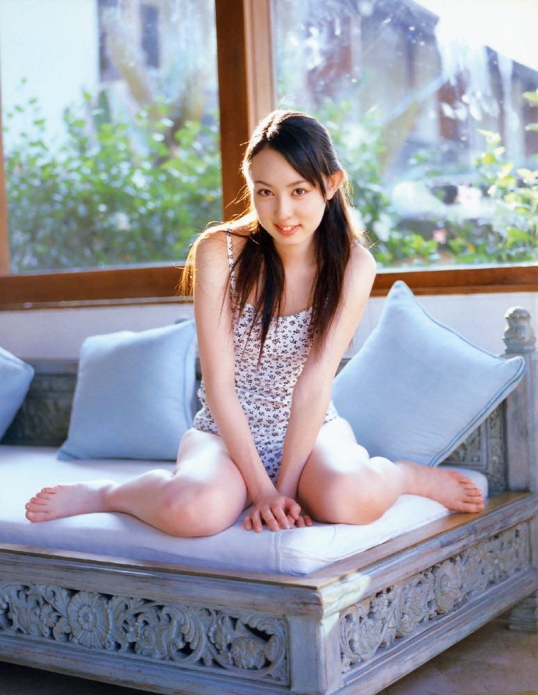 [rina-akiyama-in-pajamas-sexy-cute-young-japanese-gravure-idol-picture-04%255B3%255D.jpg]