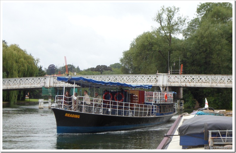 SAM_1921 Salters Reading out of Whitchurch Lock