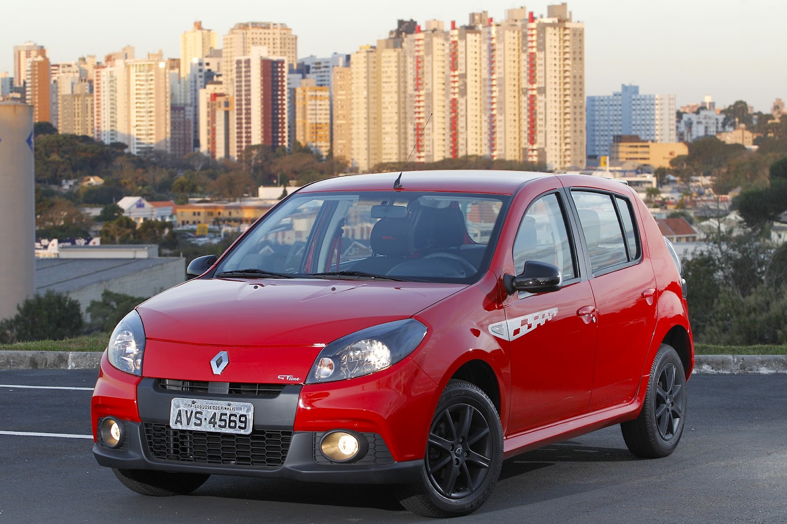 [SanderoGTLine2013Renault_005%255B3%255D.jpg]