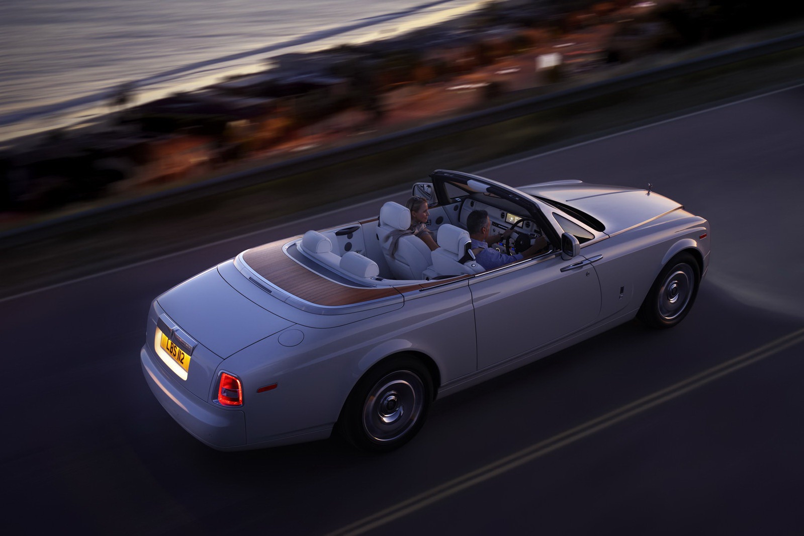 2013-Rolls-Royce-Phantom-Series-II-33[2].jpg