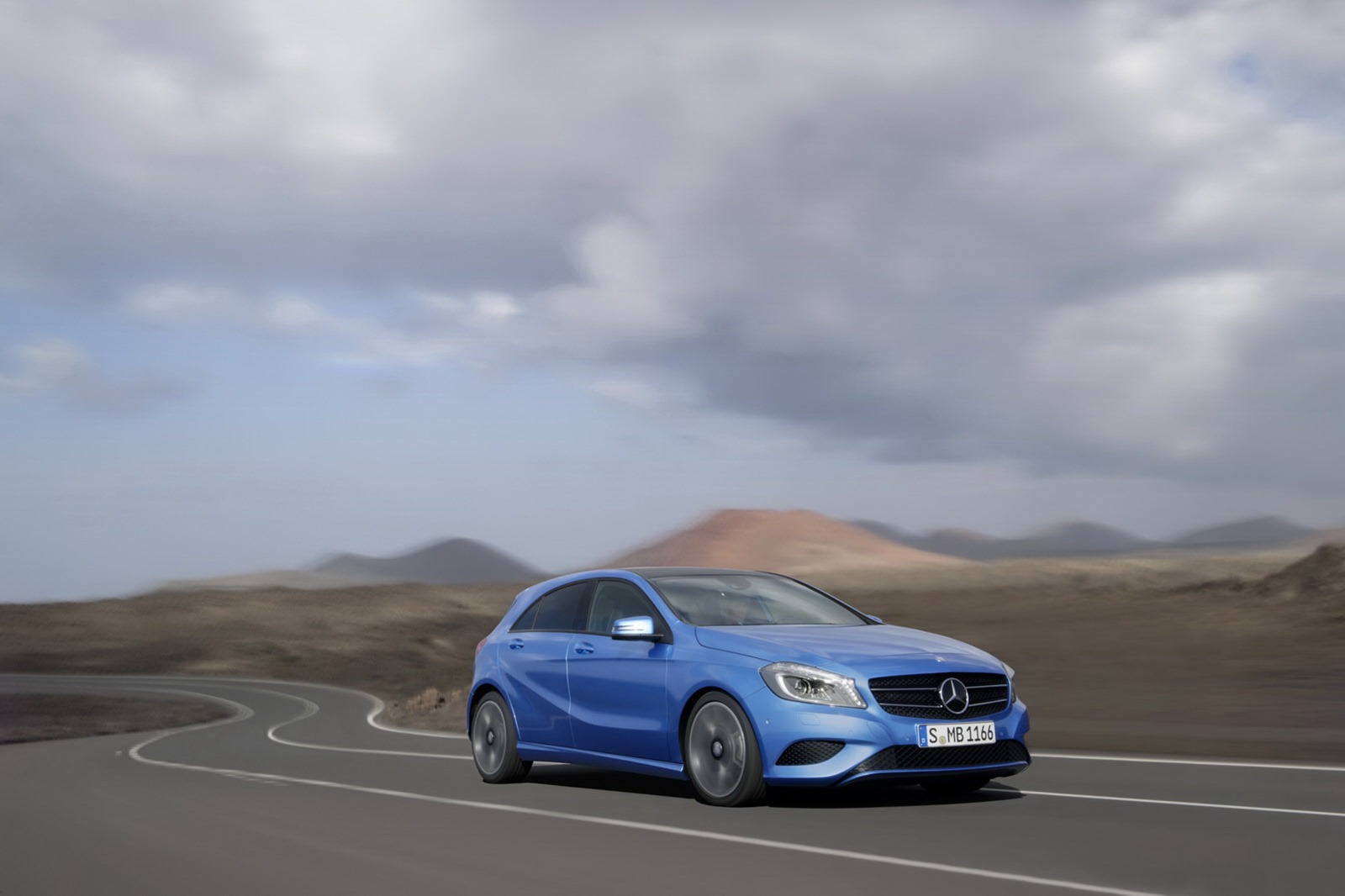2012-Mercedes-Benz-A-Class-2[2].jpg