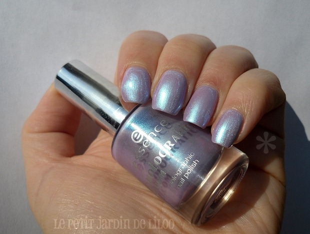 01-essence-holographics-gagalectric-nail-polish-review-swatch