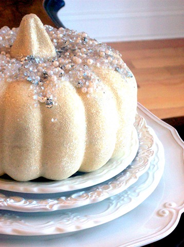 [Alex%2520photos%2520%2526%2520Bling%2520White%2520Pumpkin%2520Tablescape%25201595%255B3%255D.jpg]