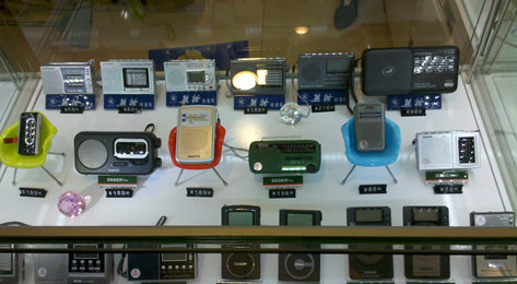 c0 Shortwave and AM/FM radios in a Shenyang shopping mall.