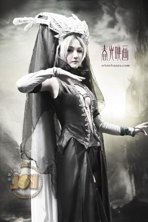 Lineage 2: Beatuful Girls Cosplaying Lineage II
