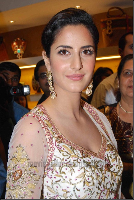 hot-katrinakaif-vikramphadnis-store-launch-images-06