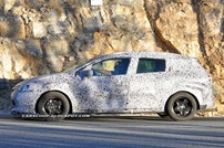 2013-Renault-Clio-Sports-Tourer-4 2013-Renault-Clio-Sports-Tourer-4