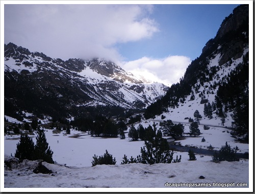 Canal Central SO 200m 50º con esquis (Pico de la Montañeta 2552m, Benasque, Pirineos) (Isra) 3392