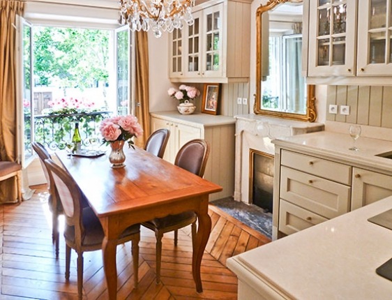 [large_16-expansive-kitchen-in-french-provincial-style-web.jpg]