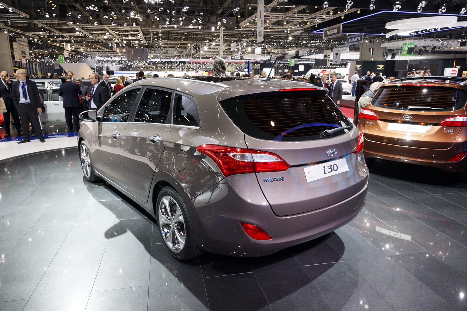 2012-Hyundai-i30-Wagon-4[2].jpg