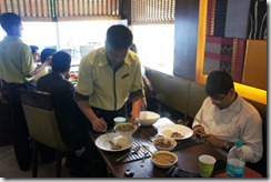 Avainash serving Rwitankar Avainash serving Rwitankar