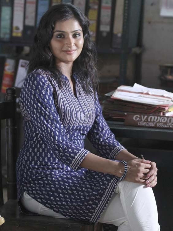 [remya%2520nambeesan%2520in%2520Chappa%2520kurishu2%255B3%255D.jpg]