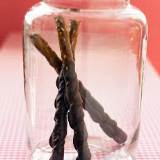 Chocolate-Dipped Pretzels