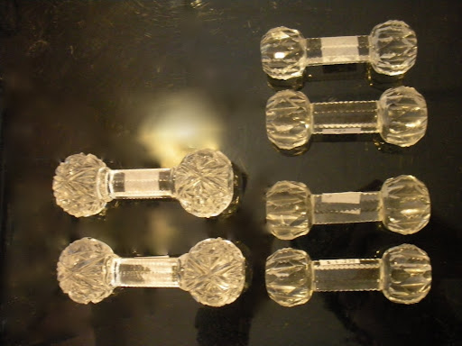 These crystal knife rests are quite luxurious.