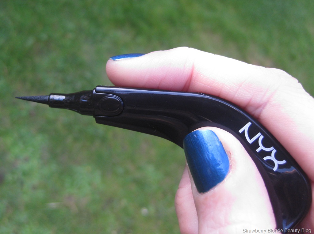 [NYX_The_Curve_Liquid_Liner_review-38.jpg]