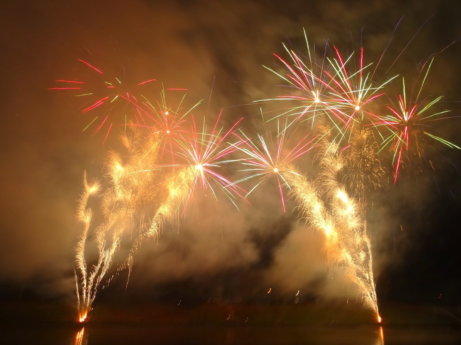 [Crewe%2520and%2520Nantwich%2520Lions%2520Club%2520-%2520fireworks%2520display%255B4%255D.jpg]