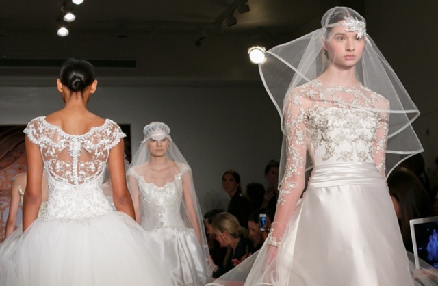 [reem-acra-wedding-dress-fall-2013-bridal-statement-veil-9__full-carousel%255B4%255D.jpg]