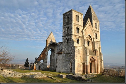 800px-Premontrei_prépostsági_templom_romja_(7623._számú_műemlék) 800px-Premontrei_prépostsági_templom_romja_(7623._számú_műemlék)