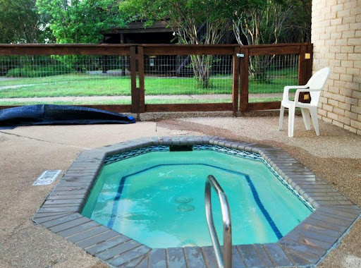 The hot tub at Lake Whitney Thousand Trails park