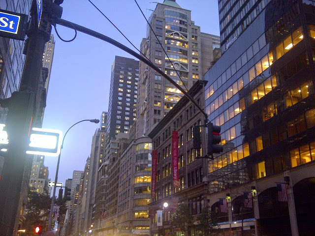 Arriva la sera a New York New York