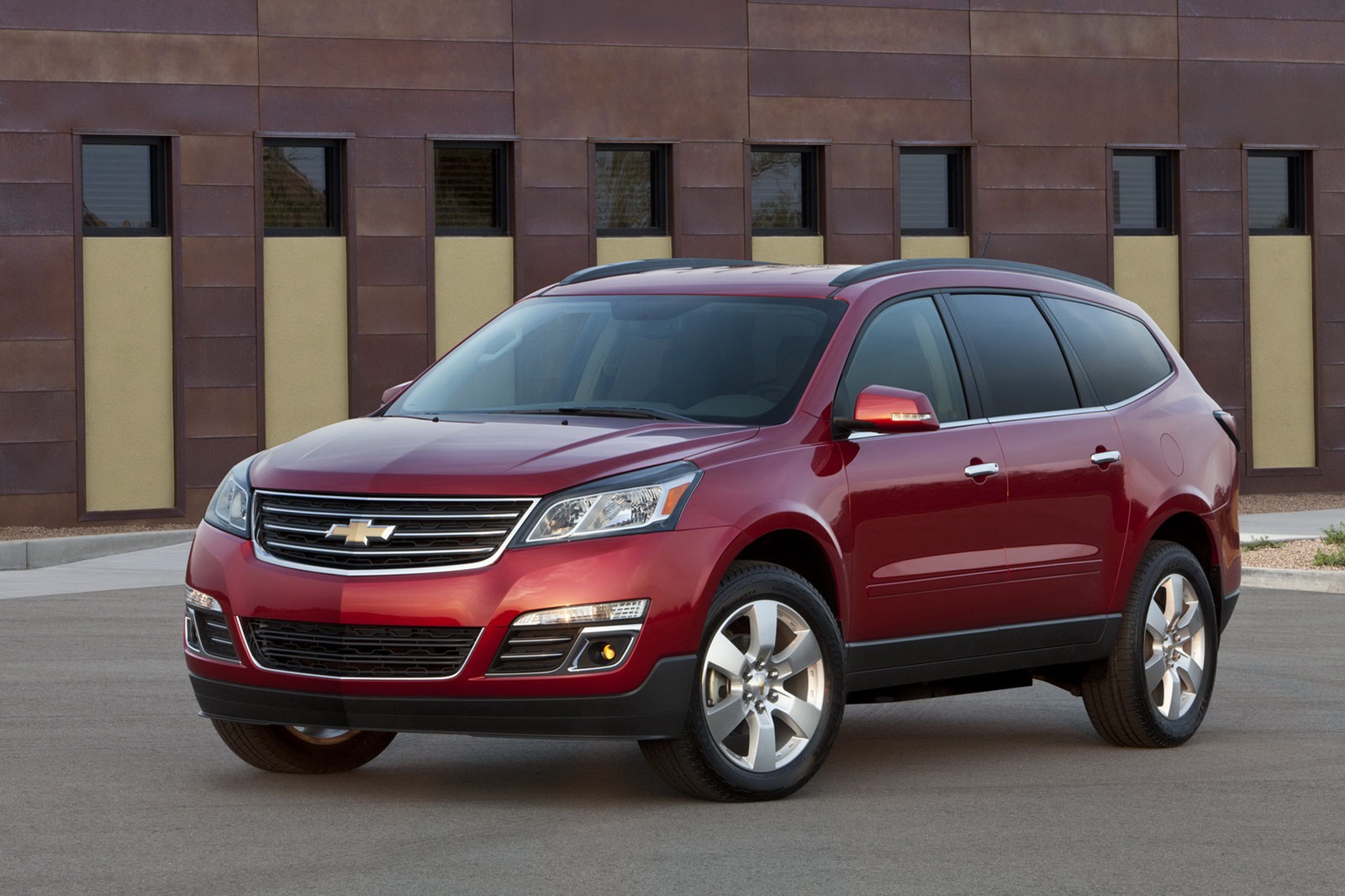 2013-Chevrolet-Traverse-3[2].jpg