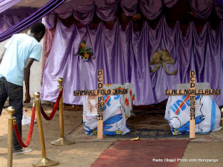  – Deux cercueils  vides, le 13/09/2010 à Kinshasa,  de deux militants de l’UDPS tués lors d’une protestation dispersée par la police. Radio Okapi/ Ph. John Bompengo