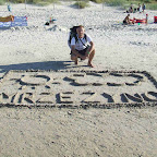 Taki napis to rzadkość na plaży, gratulacje dla jego autora.