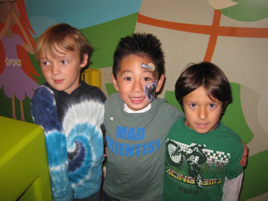 [giggles_n_hugs_6bday_finn_ry%255B3%255D.jpg]