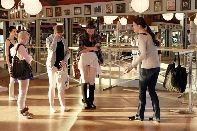 [Bunheads%2520screen%252003%255B4%255D.jpg]