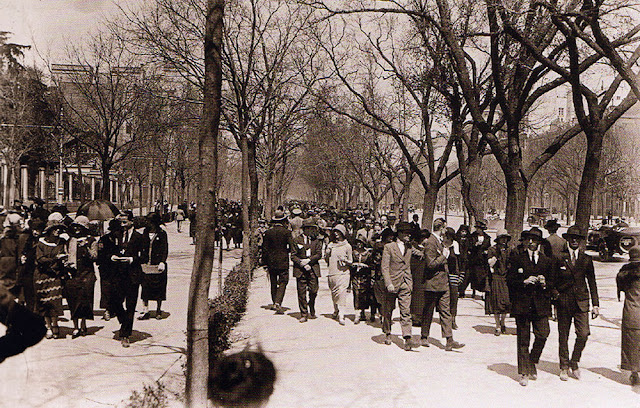Fotografía del siglo XX: Paseo de la Castellana de Madrid en 1930