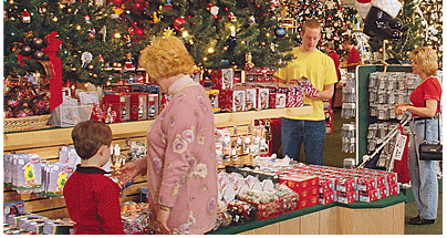 [Bronner%2527s%2520-%2520%2520The%2520World%2527s%2520Largest%2520Christmas%2520Store%255B6%255D.gif]