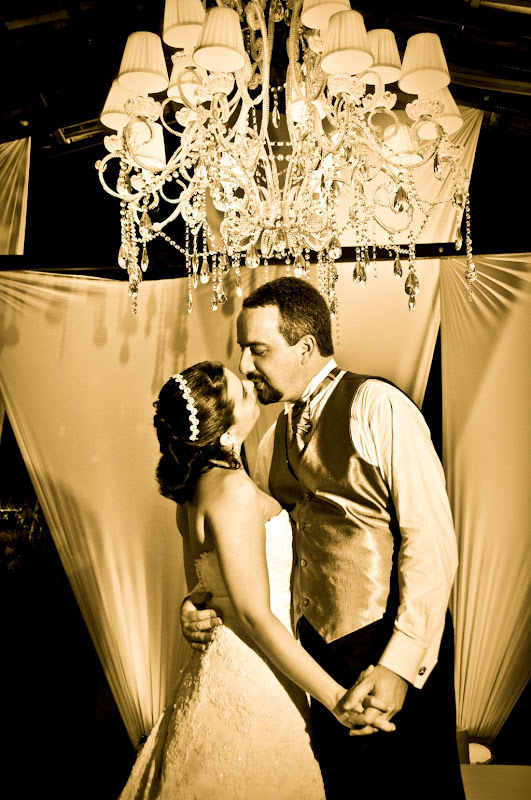 Fotos de Cintia e Caio. Foto numero 1583. Fotografia (fotografias) das fotógrafas profissionais Carla Camp e Vivi Peres, de São Paulo, SP, que, usando o fotojornalismo, fazem fotos de casamento (fotografia de casamento), fotos infantil (fotografia de crianças), fotos corportativas (fotografia empresarial), fotos de 15 anos (fotografia de 15 anos), fotos de bodas (fotografia de bodas), fotos de grávidas (fotografia de gestantes), fotos de aniversários (fotografia de aniversário), fotos de eventos sociais, foto autoral, fotos de família, fotos de festas e ensaios fotográficos. fotos casamento são paulo de sao video sp filmagem para noivas sampa 15 anos festa infantil crianças aniversario infantis foto videos e festas texto sem cerimonia bolos